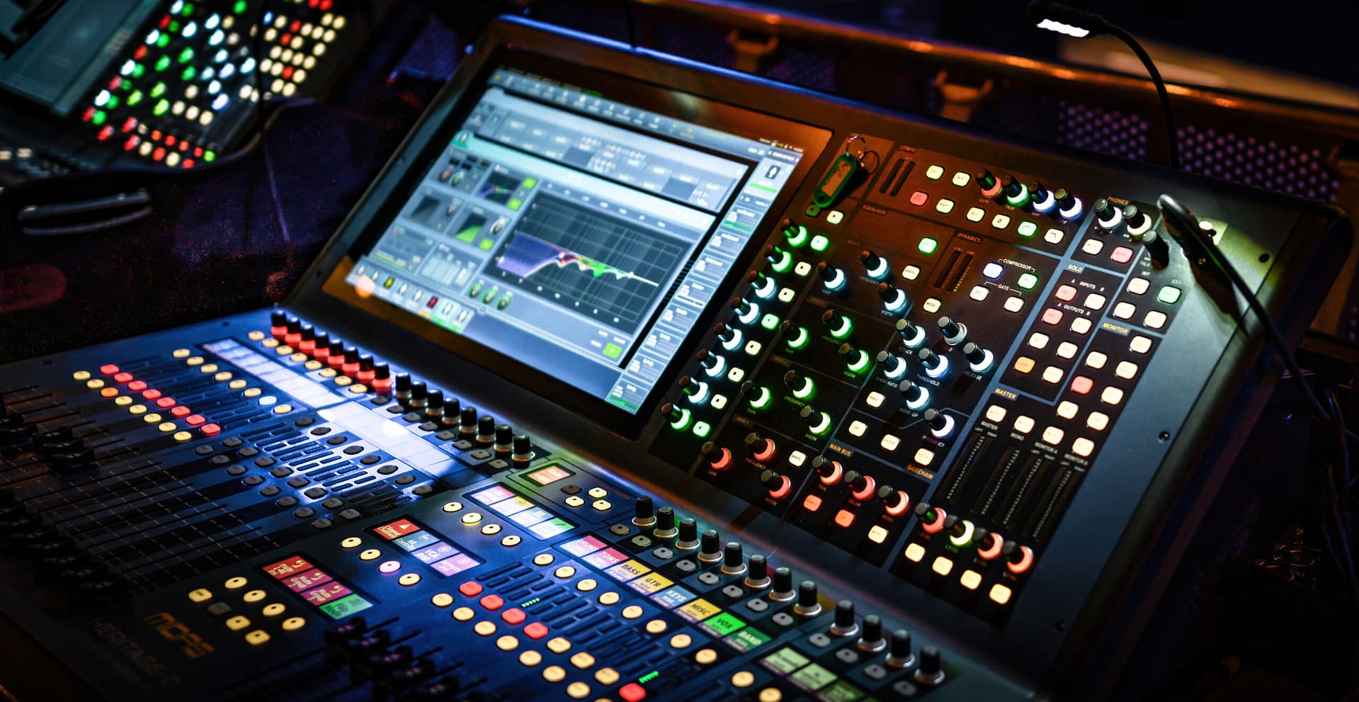 Professional sound and volume adjusting mixer control - Brisen™ Engenharia