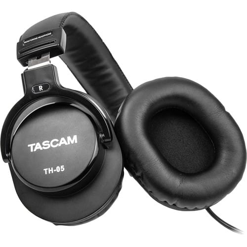 Fones de ouvido de monitoramento TASCAM TH-051 - Brisen™ Engenharia